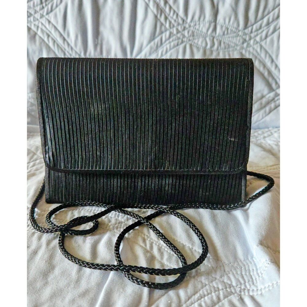 La Regale 80's vintage black evening bag \ Pleated | satin | Hard